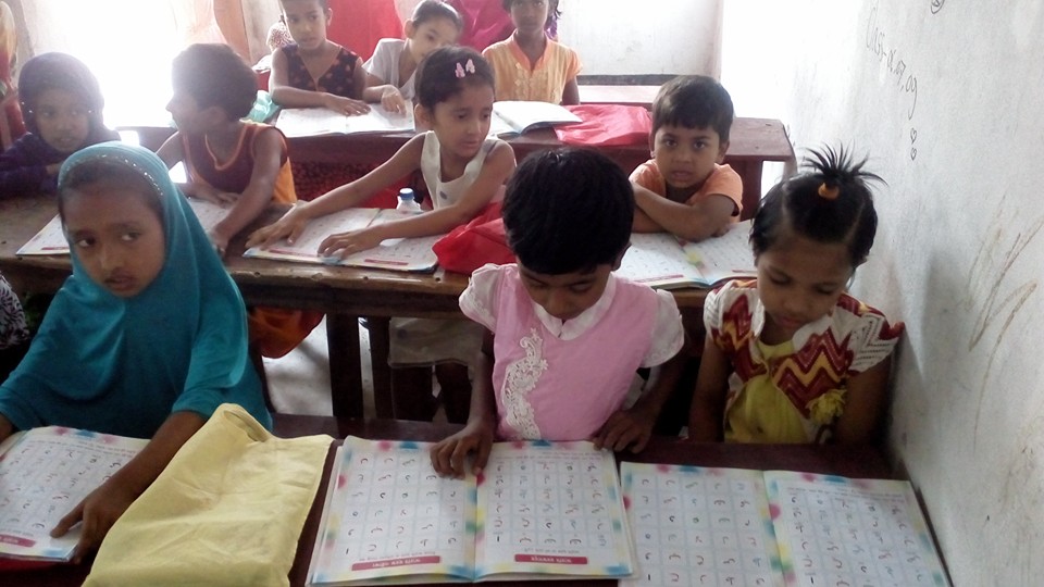 আরবী ক্লাসের মাঝে একটি ফুটেজ